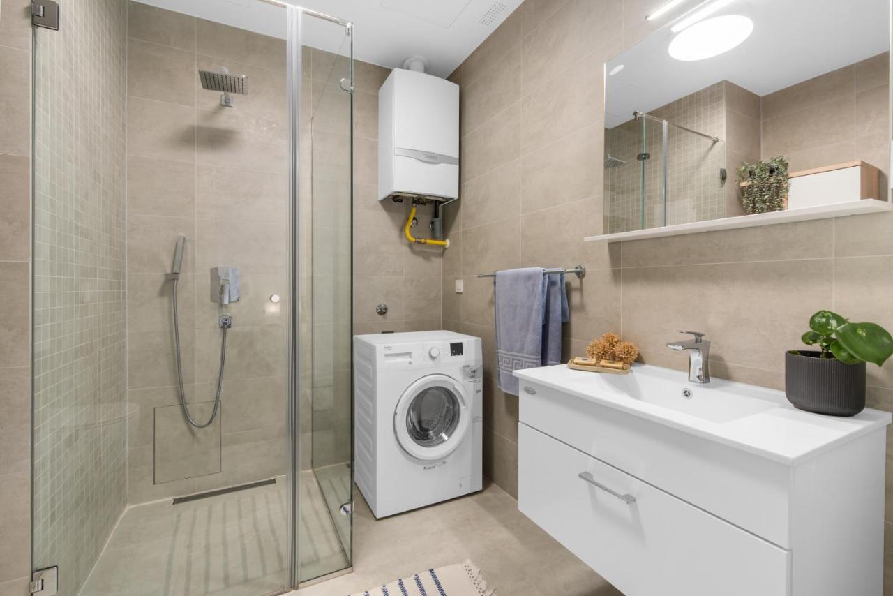 Luxury New Apartment With Private Garden Near The Beach! Πόρετς Εξωτερικό φωτογραφία