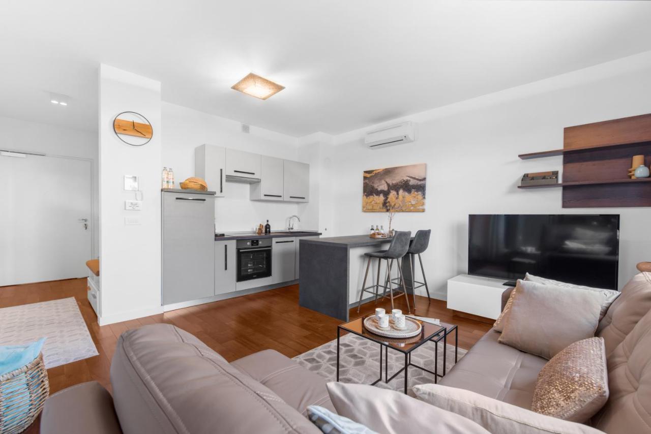 Luxury New Apartment With Private Garden Near The Beach! Πόρετς Εξωτερικό φωτογραφία