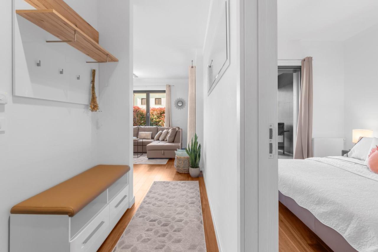 Luxury New Apartment With Private Garden Near The Beach! Πόρετς Εξωτερικό φωτογραφία
