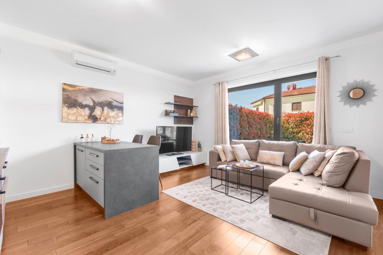 Luxury New Apartment With Private Garden Near The Beach! Πόρετς Εξωτερικό φωτογραφία