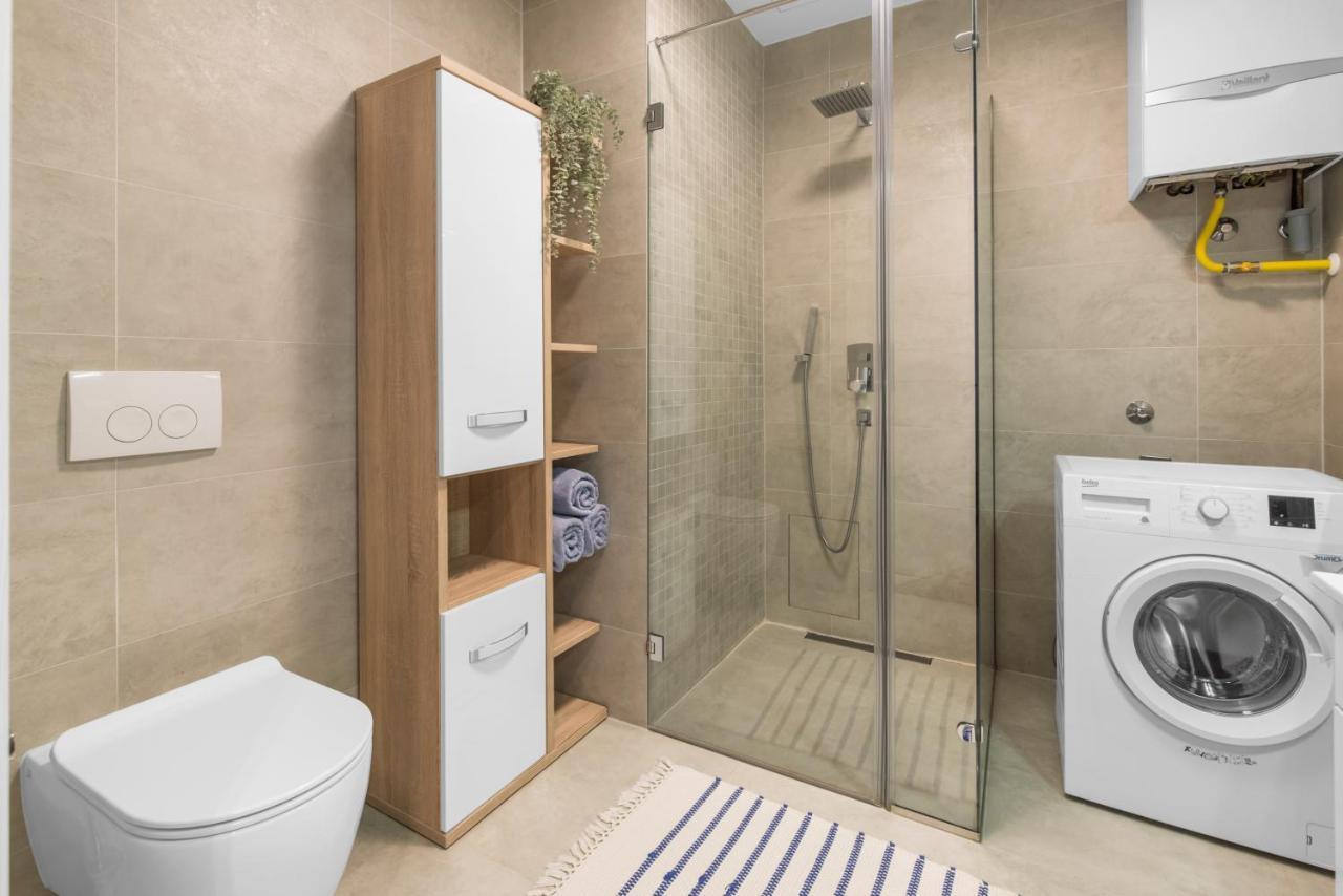 Luxury New Apartment With Private Garden Near The Beach! Πόρετς Εξωτερικό φωτογραφία