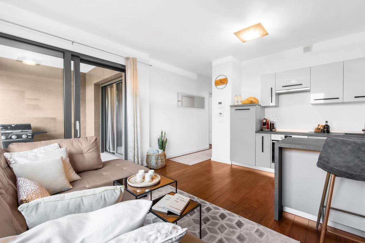 Luxury New Apartment With Private Garden Near The Beach! Πόρετς Εξωτερικό φωτογραφία